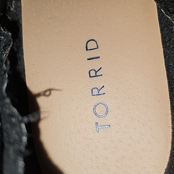 Torrid Booties Ankle Boots Side Zip Heel Black Faux Leather Round Toe Comfy 10 W - Picture 12 of 16